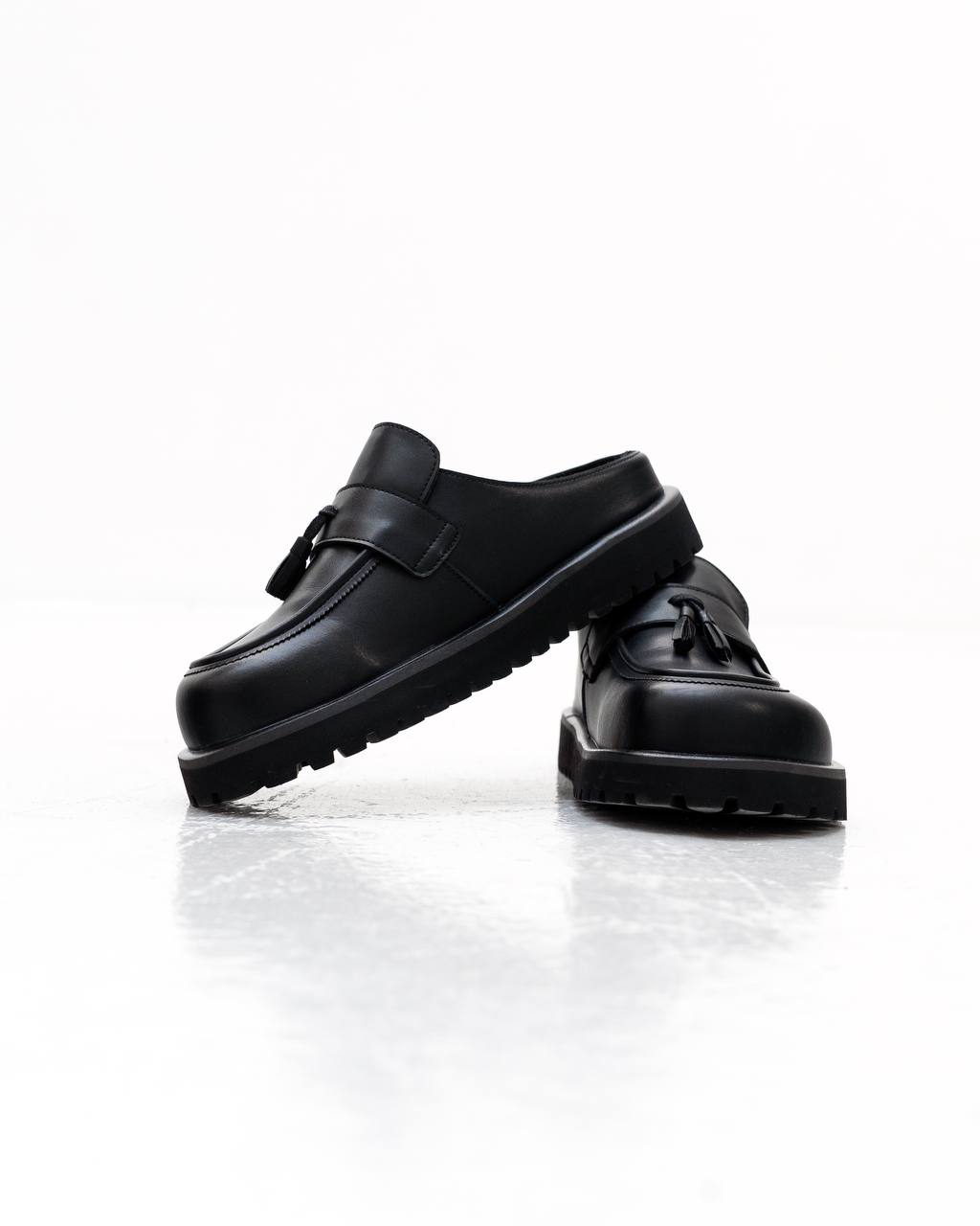 Code Studios Black slippers